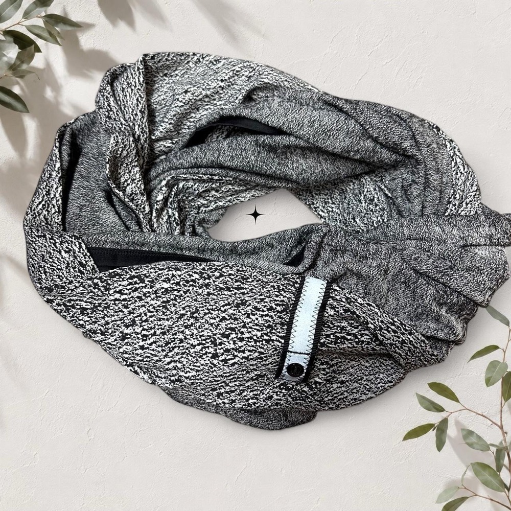 Lululemon Vinyasa Infinity Scarf Gray Black Speckled Multi Way Snap Wrap OS